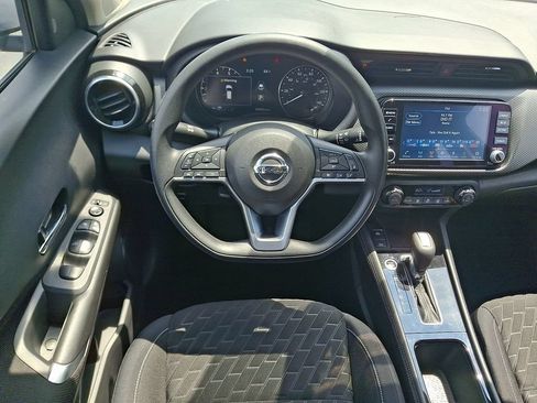 Used 2021 Nissan Kicks SV FWD image 12