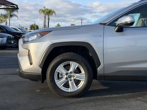 Used 2021 Toyota RAV4 LE AWD/4WD image 23