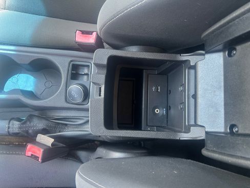 Used 2013 Ford Focus SE FWD image 23