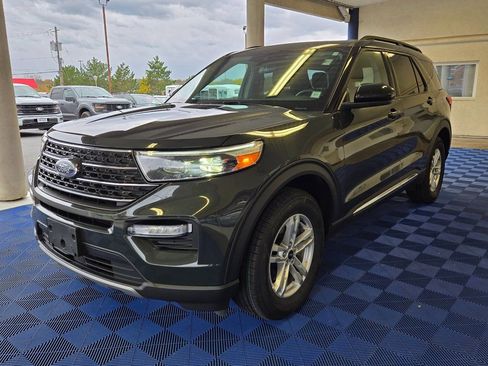 Used 2022 Ford Explorer XLT w/ Equipment Group 202A image 3