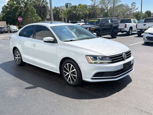 Used 2017 Volkswagen Jetta SE FWD image 6