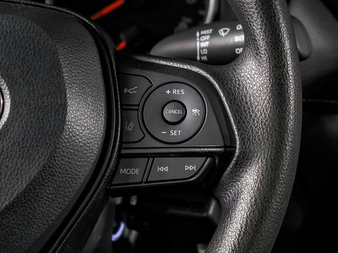 Used 2022 Toyota RAV4 LE image 18