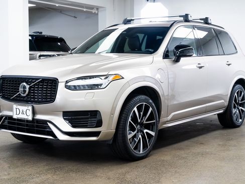 Used 2023 Volvo XC90 T8 Plus image 3