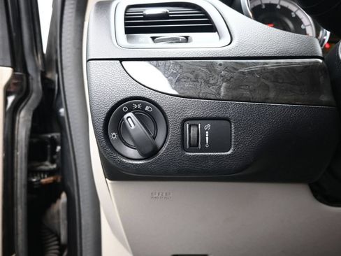 Used 2016 Dodge Grand Caravan SXT FWD image 20