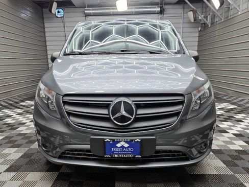 Used 2022 Mercedes-Benz Metris image 4