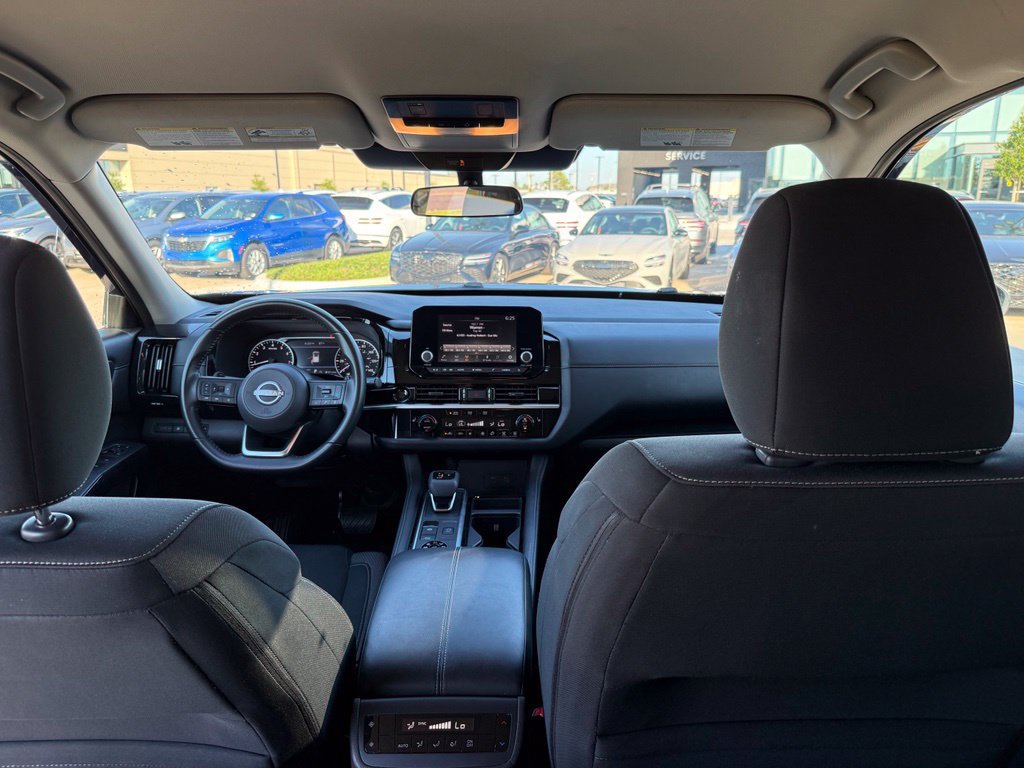 Used 2025 Nissan Pathfinder SV AWD/4WD image 19