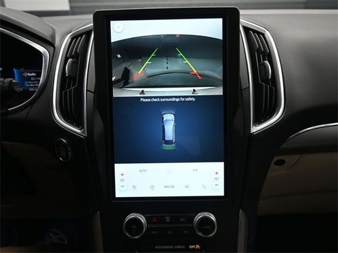 Used 2021 Ford Edge Titanium image 12