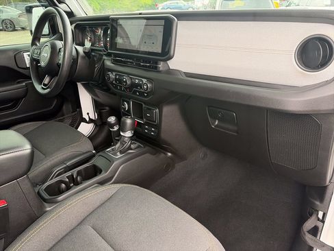 Used 2024 Jeep Gladiator Sport AWD/4WD image 30