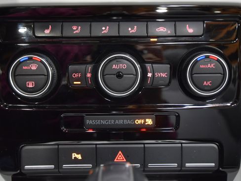 Used 2017 Volkswagen Beetle 1.8T SEL image 36