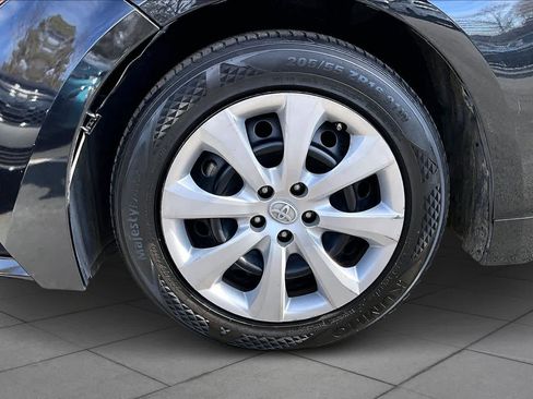 Used 2021 Toyota Corolla LE image 10