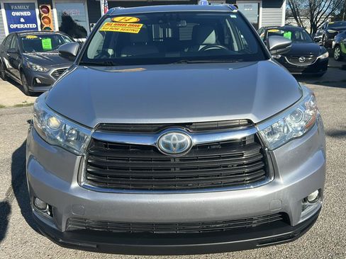 Used 2014 Toyota Highlander Limited w/ Driver Technology Package AWD/4WD image 3