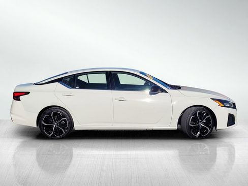 Used 2023 Nissan Altima 2.5 SR image 3