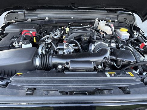 Certified 2021 Jeep Wrangler Unlimited Rubicon w/ Xtreme Recon 35" Tire Package image 36