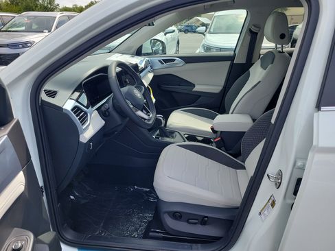 New 2026 Volkswagen Taos SE FWD image 13