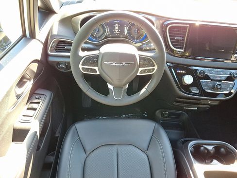 New 2026 Chrysler Voyager LX image 7