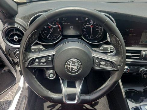 Used 2023 Alfa Romeo Giulia Veloce RWD image 24