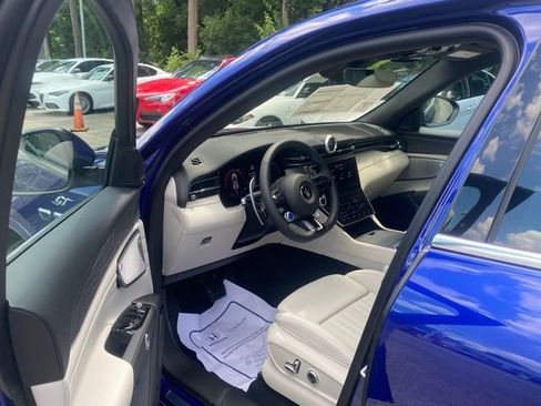 New 2024 Maserati Grecale GT image 18