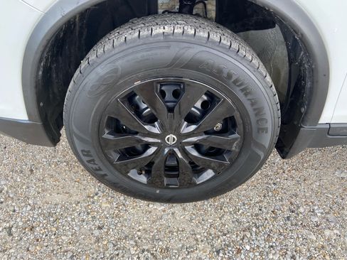 Used 2018 Nissan Rogue S AWD/4WD image 10