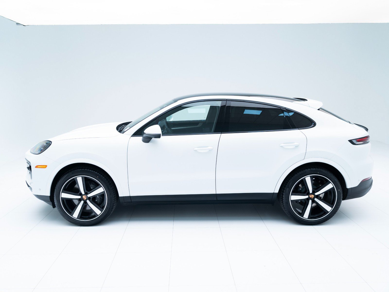 Certified 2026 Porsche Cayenne Coupe AWD/4WD image 2