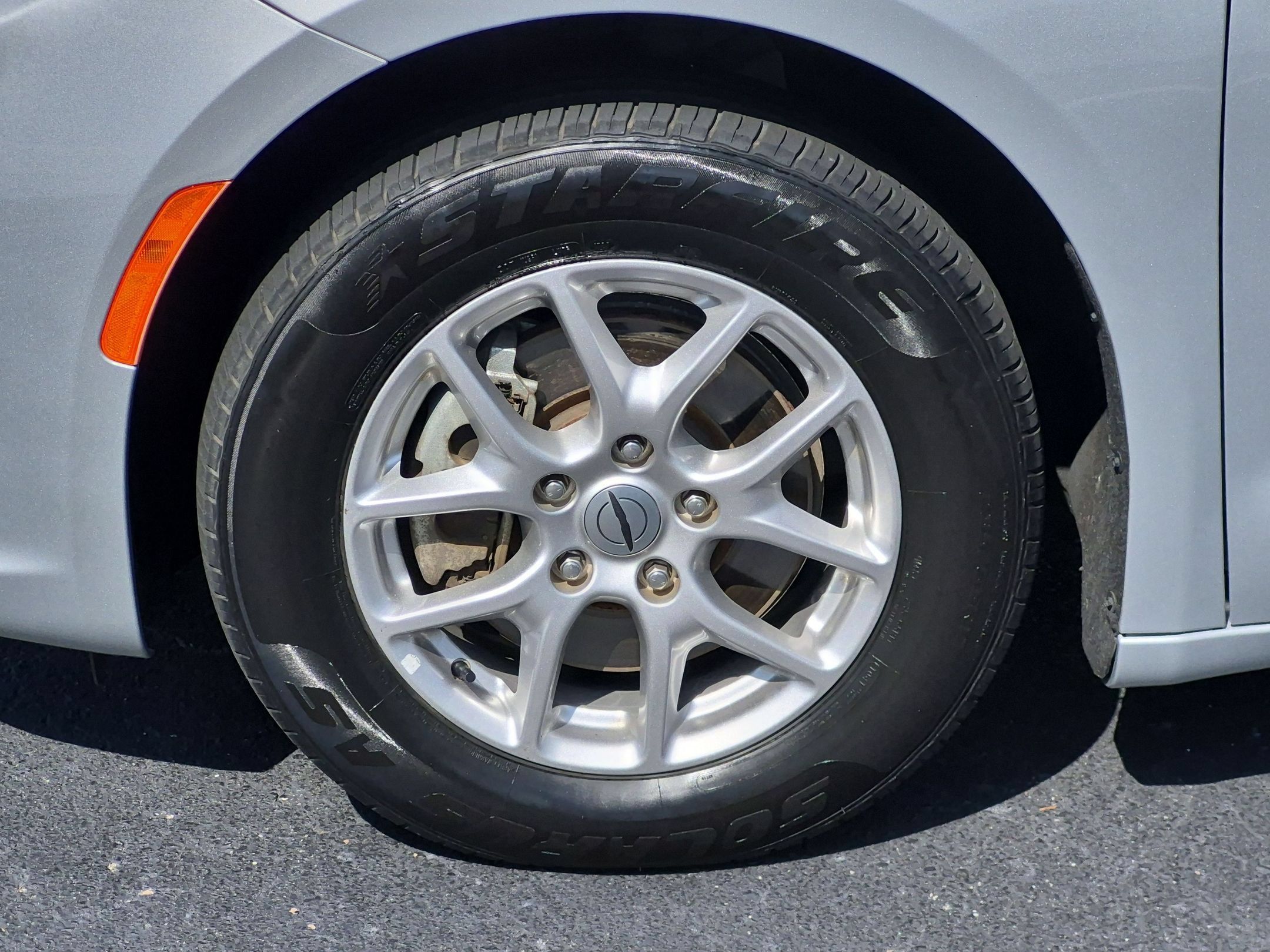 Used 2024 Chrysler Pacifica Touring-L FWD image 10