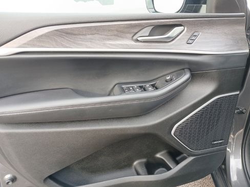 Used 2022 Jeep Grand Cherokee L Limited image 24