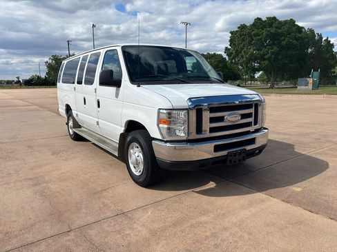 Used 2014 Ford E-350 and Econoline 350 XLT RWD image 32