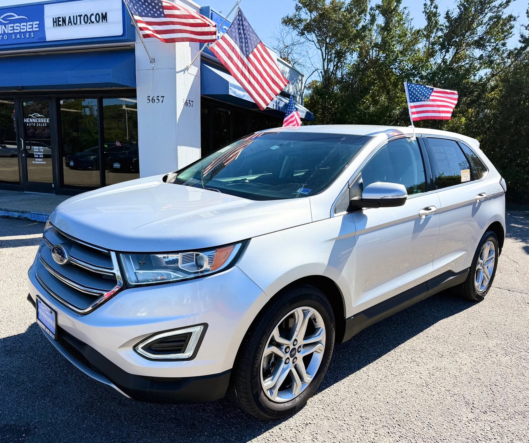Used 2018 Ford Edge Titanium FWD image 6