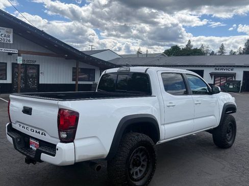 Used 2019 Toyota Tacoma TRD Off-Road AWD/4WD image 6