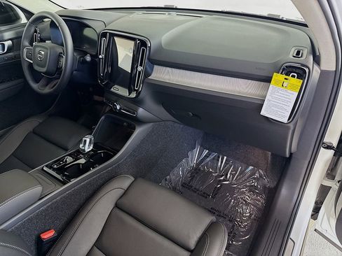 New 2026 Volvo XC40 B5 Plus w/ Protection Package Premier AWD/4WD image 30