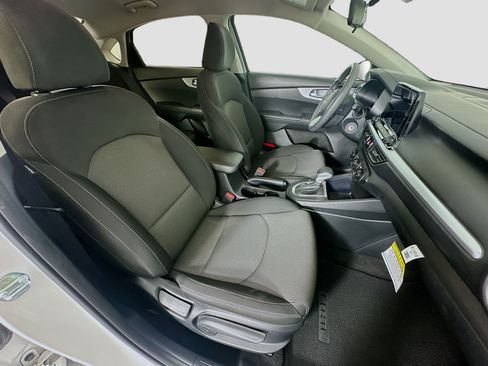 Used 2022 Kia Forte LXS FWD image 28