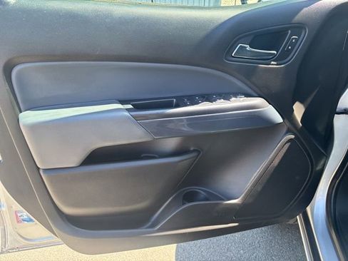 Used 2016 Chevrolet Colorado Z71 AWD/4WD image 10