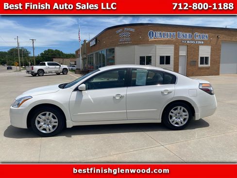 Used 2011 Nissan Altima 2.5 S FWD image 1
