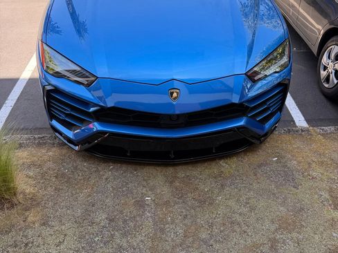 Used 2020 Lamborghini Urus AWD/4WD image 3