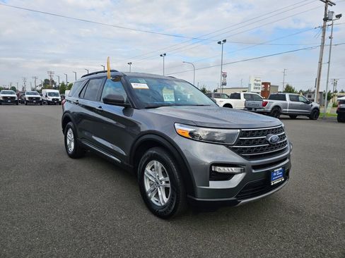 Certified 2024 Ford Explorer XLT w/ Equipment Group 202A image 4