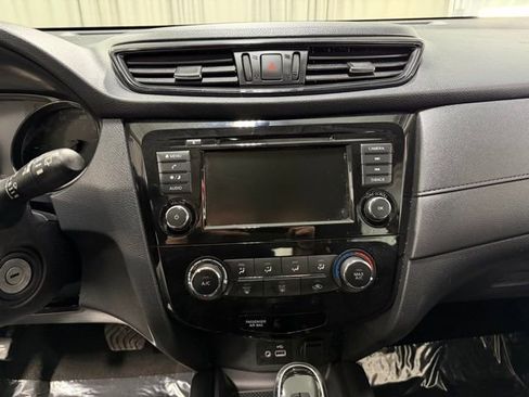 Used 2018 Nissan Rogue S image 13