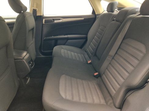 Used 2019 Ford Fusion SE FWD image 18