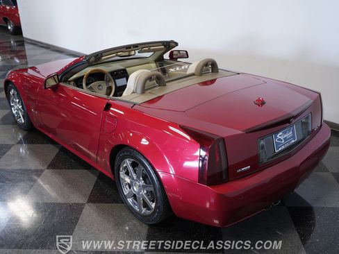 Used 2005 Cadillac XLR image 31