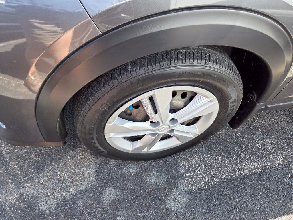 Used 2023 Nissan Kicks S FWD image 4