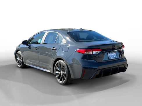 Used 2025 Toyota Corolla SE image 3