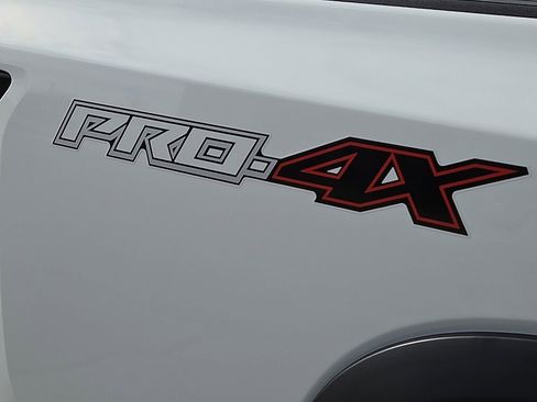 Used 2025 Nissan Frontier PRO-4X image 8