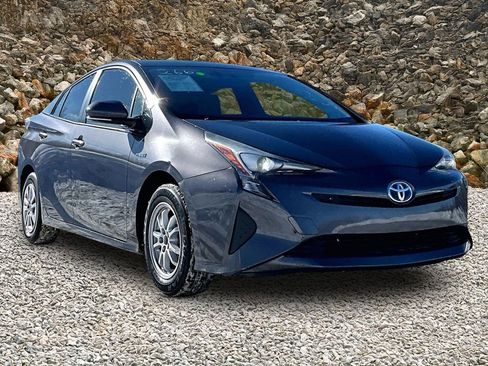Used 2016 Toyota Prius Three image 9