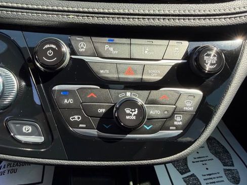 Used 2026 Chrysler Pacifica Select AWD/4WD image 21