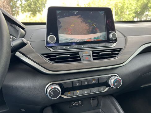 Used 2025 Nissan Altima 2.5 SV image 17