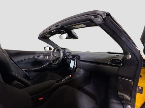 Used 2025 McLaren Artura Spider RWD image 22