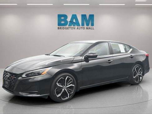 Used 2023 Nissan Altima 2.5 SR FWD image 3