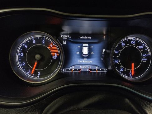 Used 2019 Jeep Cherokee Overland w/ Technology Group image 23