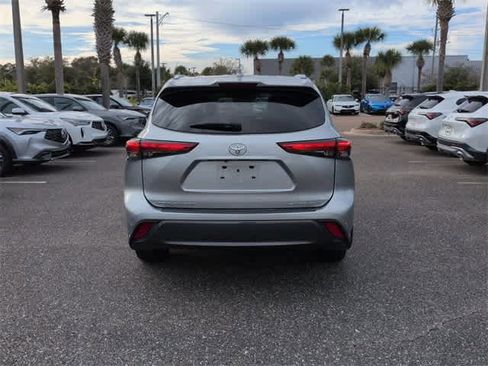 Used 2021 Toyota Highlander Limited image 7
