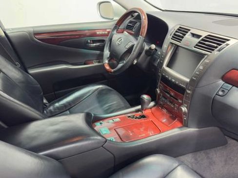 Used 2007 Lexus LS 460 RWD image 12