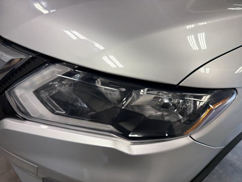 Used 2017 Nissan Rogue SV AWD/4WD image 16