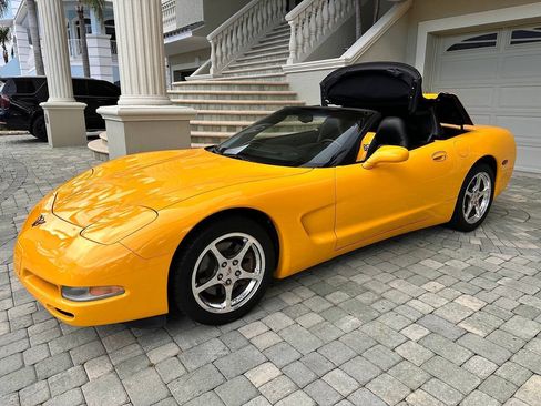 Used 2004 Chevrolet Corvette Convertible w/ Preferred Equipment Group RWD image 34